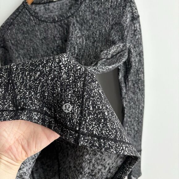 Lululemon Size 8 Top Outrun Long Sleeve Suited Print White Black Rulu Reflective - Picture 6 of 8